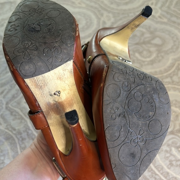Brown bootie with good detail. 3.5” heel+ 1” platform sole. Size 8 - Picture 8 of 12